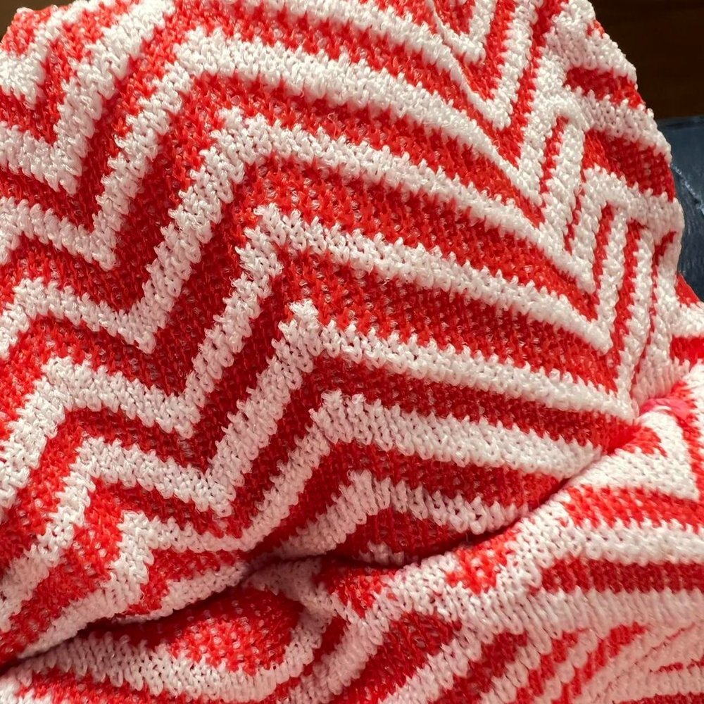 SOLD 1970s polyester red & white chevron high waist wide leg - Picture 4 of 10